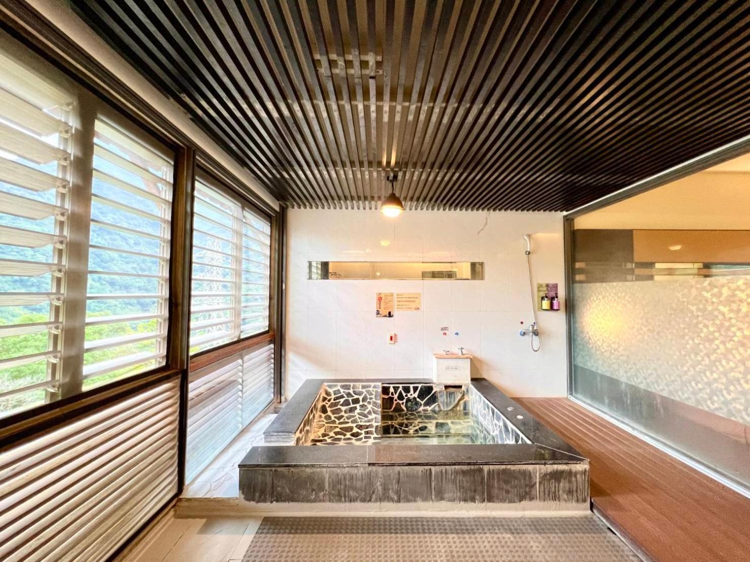 Wulai Sunglyu Hot Spring Resort Exteriör bild