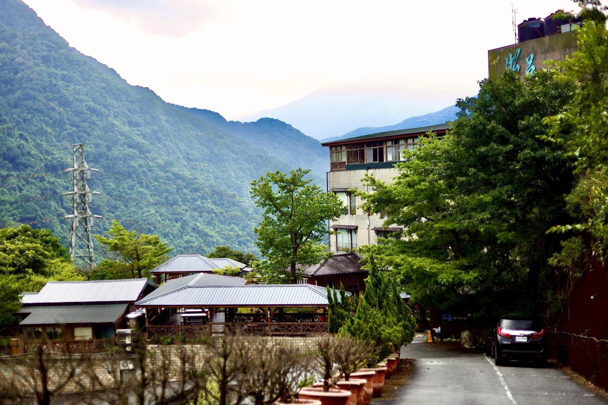 Wulai Sunglyu Hot Spring Resort Exteriör bild