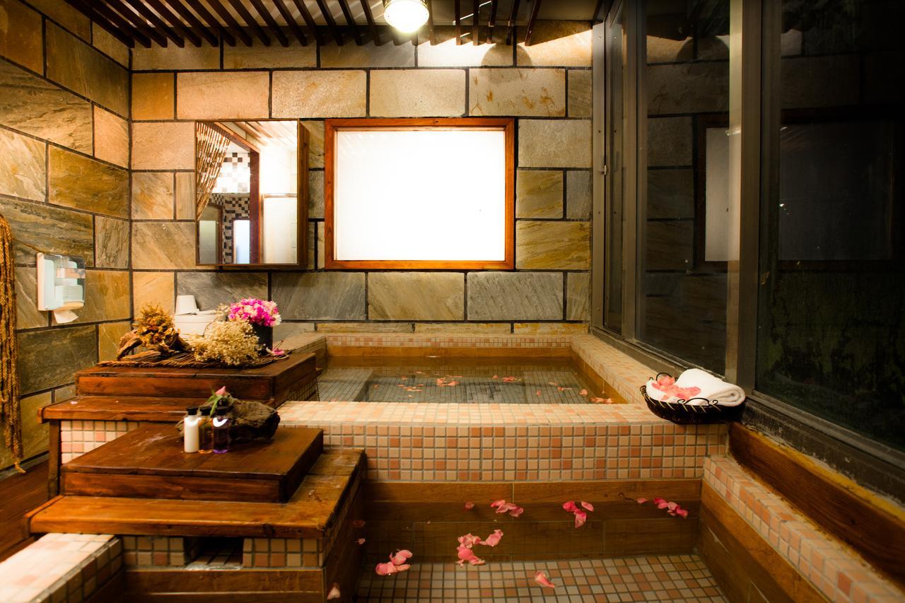 Wulai Sunglyu Hot Spring Resort Exteriör bild