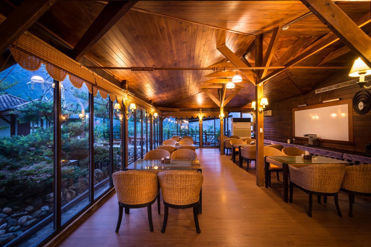 Wulai Sunglyu Hot Spring Resort Exteriör bild